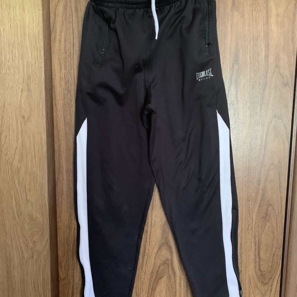🆑4/$20 Everlast brand boys athletic pants, size L